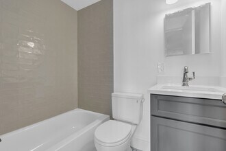 389 Beacon St, Unit 7 in Boston, MA - Foto de edificio - Building Photo