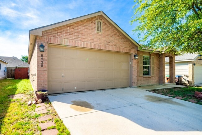 8438 Silver Willow in San Antonio, TX - Building Photo - Building Photo