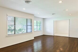 9326 Willowview Ln in Houston, TX - Building Photo - Building Photo