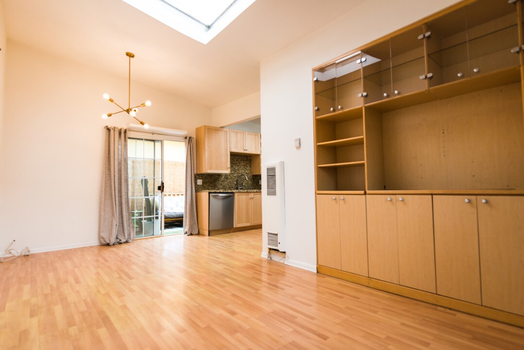 420 Altair Pl in Los Angeles, CA - Building Photo