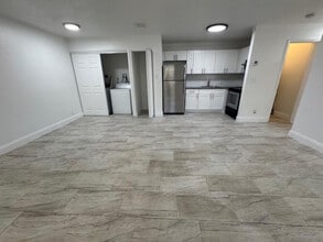 481 Banks Rd in Margate, FL - Building Photo - Building Photo