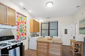 2008 W Roscoe St in Chicago, IL - Building Photo - Building Photo