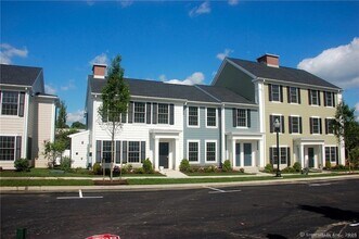 4 Westwood Dr, Unit 1011 in Stamford, CT - Building Photo - Building Photo