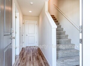 17291 NW Shackelford Rd in Portland, OR - Building Photo - Building Photo