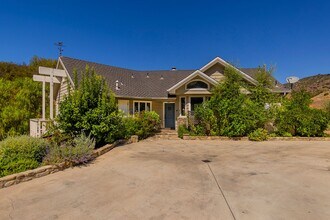 1368 Farnham Rd in Ojai, CA - Building Photo - Building Photo