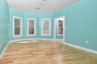 11 Oakland Ave in Everett, MA - Building Photo - Building Photo