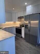 22070 St Clements Cir in California, MD - Building Photo