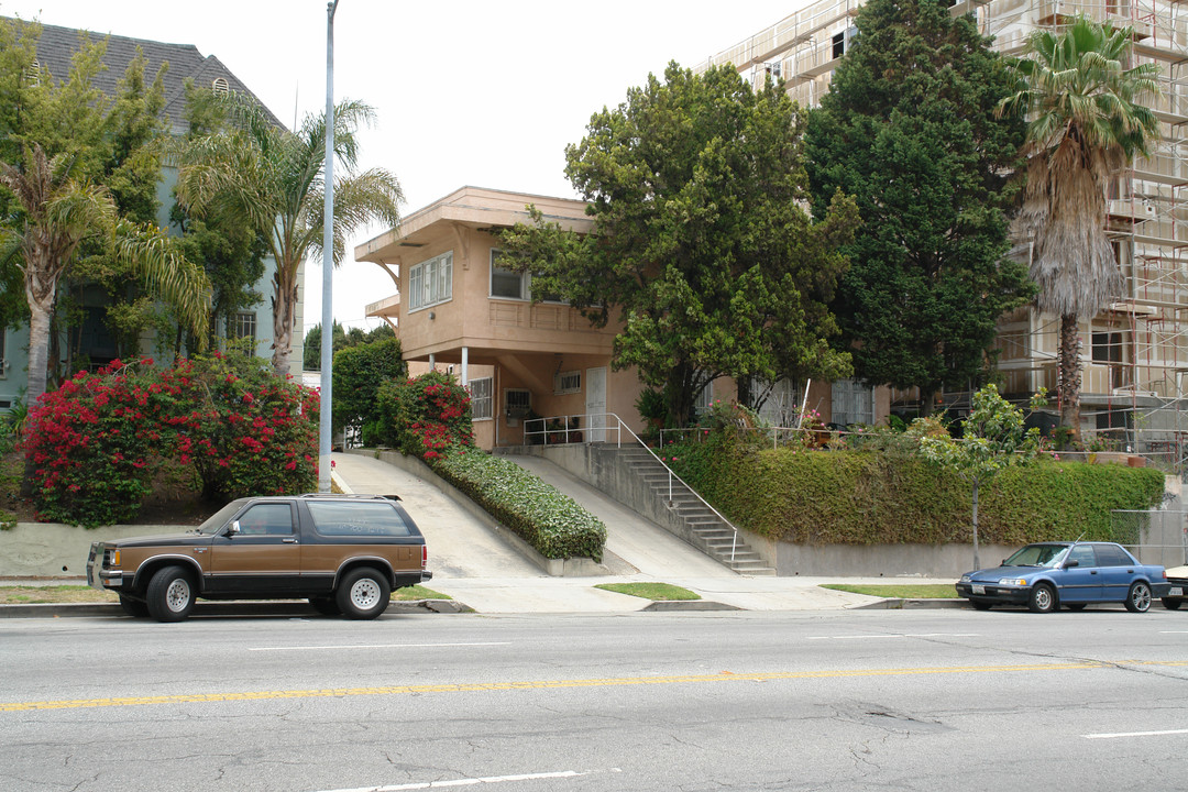 328 S Virgil Ave in Los Angeles, CA - Building Photo