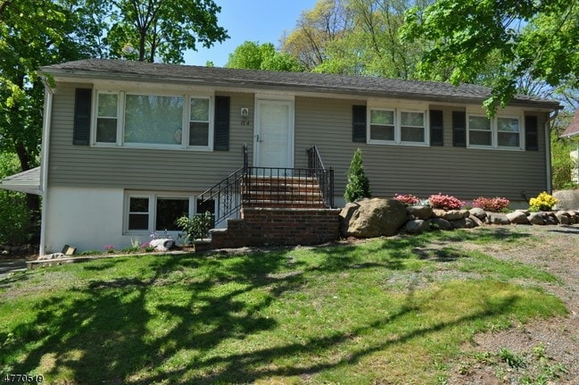 property at 176 Yawpo Ave