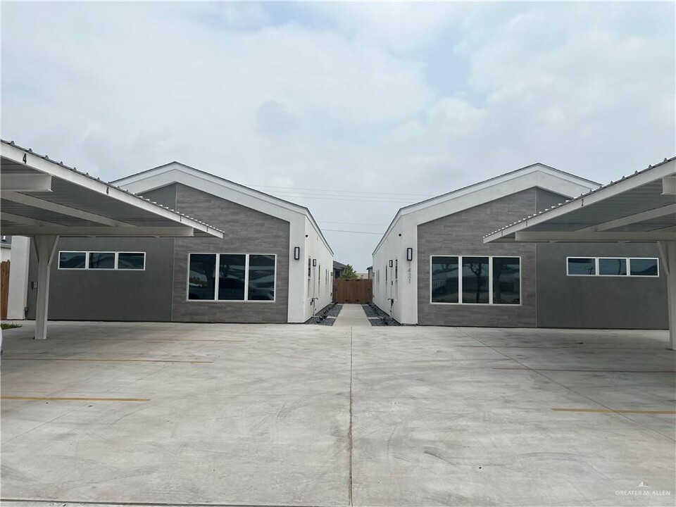 1421 E Iris Ave in McAllen, TX - Building Photo