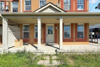 8892 Sheppard Ave E in Toronto, ON - Building Photo - Building Photo