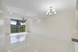 2820 Somerset Dr in Lauderdale Lakes, FL - Building Photo - Building Photo