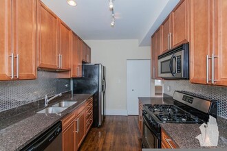 1850 W Cornelia Ave, Unit 1 in Chicago, IL - Foto de edificio - Building Photo