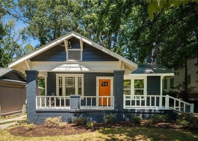 property at 943 Rose Cir SW