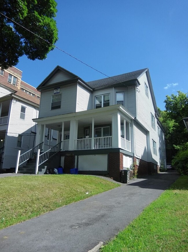 1524 E Genesee St, Unit 2