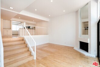 13030 Mindanao Way-Unit -2 in Marina Del Rey, CA - Foto de edificio - Building Photo