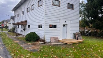 313 7th St, Unit Apt#2 in Windber, PA - Building Photo
