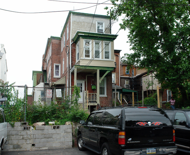 814 Dekalb St in Norristown, PA - Foto de edificio - Building Photo