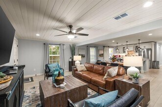 408 E Liberty St in Pilot Point, TX - Building Photo - Building Photo