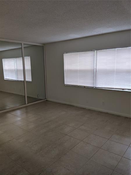 2392 Coral Springs Dr, Unit 2392 in Coral Springs, FL - Foto de edificio - Building Photo