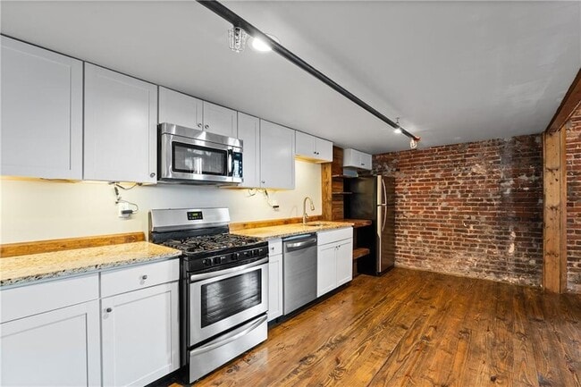 558 St Francis St in Mobile, AL - Foto de edificio - Building Photo