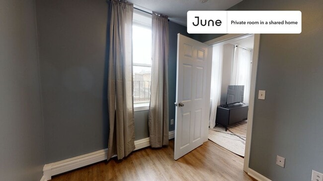 Private bedroom in 3 bed/1 bath Home in Boston, MA - Building Photo - Building Photo