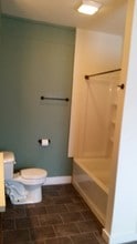 46 Front St, Unit 2 in Norwich, NY - Foto de edificio - Building Photo