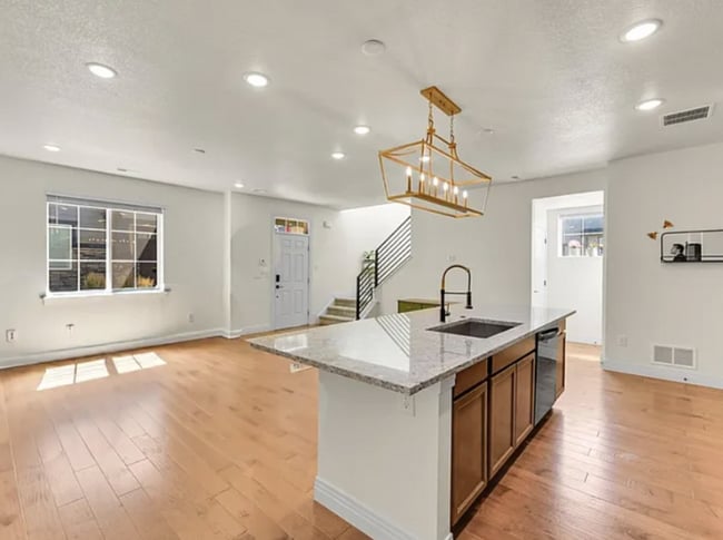 16818 E 119th Ave in Commerce City, CO - Foto de edificio - Building Photo