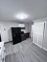 137 Florence St, Unit 3 in Everett, MA - Building Photo - Building Photo