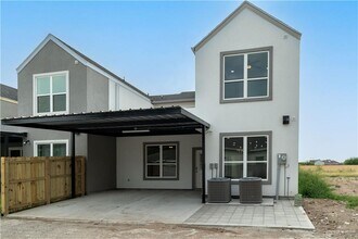 15 N Crown Point in Pharr, TX - Building Photo - Building Photo
