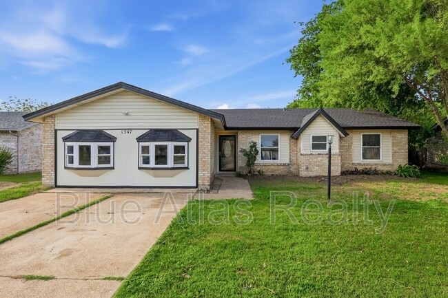 1547 Oakbrook St in Lancaster, TX - Building Photo - Building Photo