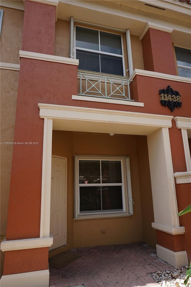 11438 NW 62nd Terrace in Miami, FL - Foto de edificio - Building Photo