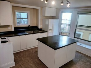 43 SW Whitaker St. in Portland, OR - Building Photo - Building Photo