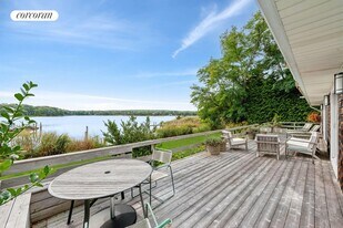 236 Redwood Rd in Sag Harbor, NY - Building Photo