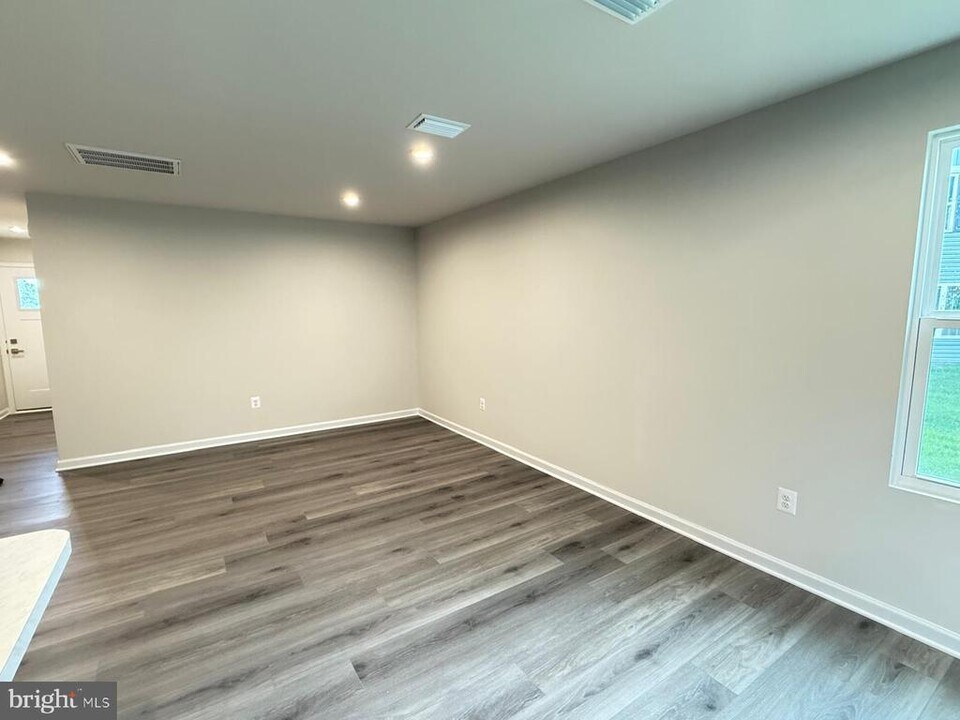 613 Laurelwood Cir in Winchester, VA - Building Photo