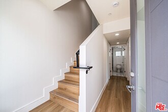 2055 1/2 S Garth Ave in Los Angeles, CA - Building Photo - Building Photo