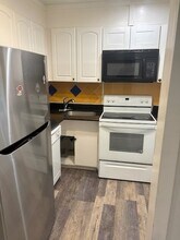 1214 S Holgate St, Unit C2 in Seattle, WA - Foto de edificio - Building Photo