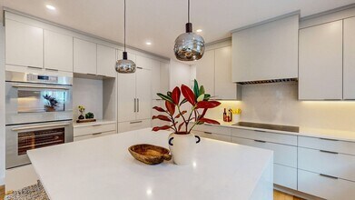 140 Columbia St in Brookline, MA - Building Photo - Building Photo