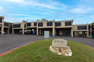 5916 Lago Vista Way in Lago Vista, TX - Foto de edificio - Building Photo