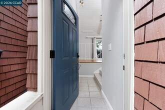 238 Thistle Cir in Martinez, CA - Building Photo - Building Photo