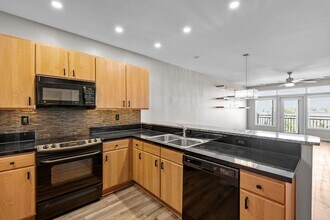 388 Boush St in Norfolk, VA - Foto de edificio - Building Photo