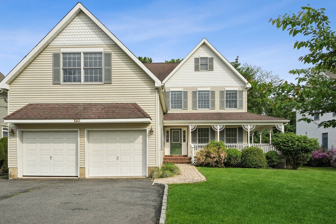 120 Sycamore St in Westfield, NJ - Building Photo