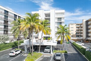 Windemere in Palm Beach, FL - Building Photo
