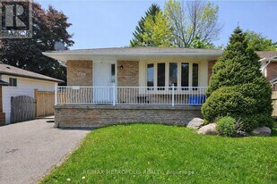 1320 Fundy Ct in Oshawa, ON - Building Photo