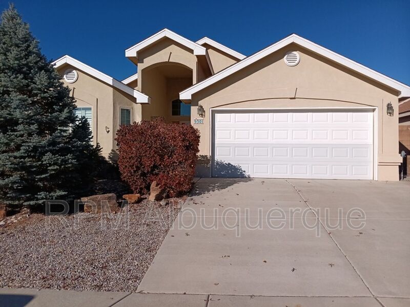 9301 Drolet Dr NW in Rio Rancho, NM - Building Photo