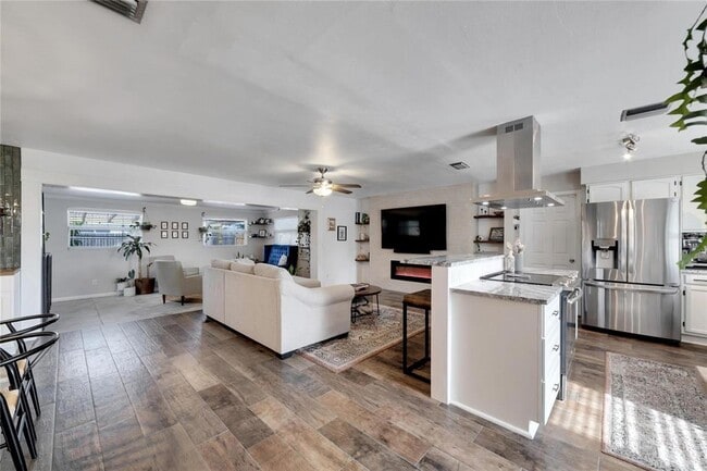 2138 Timber Ln in Clearwater, FL - Building Photo - Building Photo