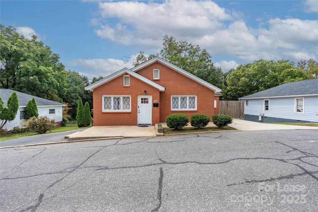 387 Woodlawn Ave in Cramerton, NC - Building Photo