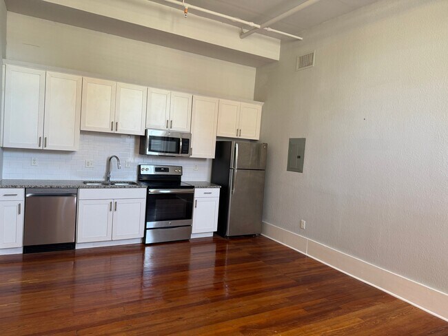 1090 10th St N, Unit 5 in St. Petersburg, FL - Foto de edificio - Building Photo