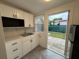 2426 Scott St, Unit 2426 Scott St in Hollywood, FL - Building Photo
