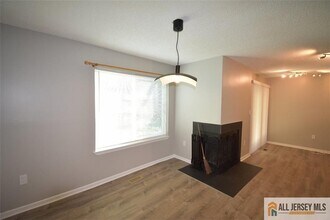 49 Farnham Square in Sayreville, NJ - Building Photo - Building Photo